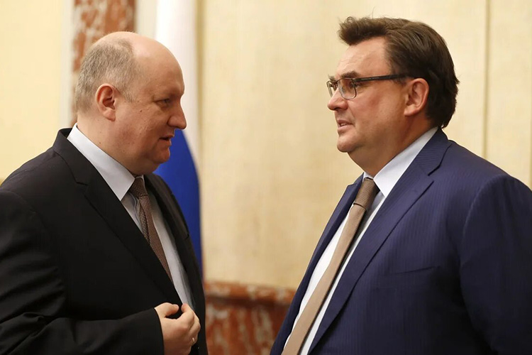 По словам источников телеграм-канала, Чуйченко отмахивается от любых предложений по корректировке закона, давая «всем понять, что исключительно его ведомство будет решать, кого включать в черный список, а кого нет»