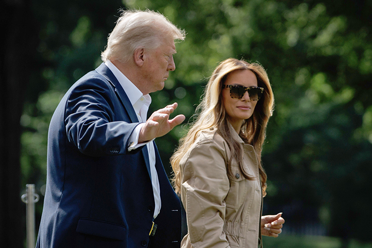 «Мелания Трамп очень стильная женщина. И очень волевая, потому что другой человек с Трампом жить не сможет.»