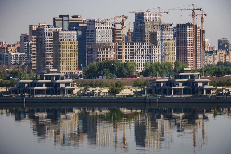 «Сейчас, по нашим оценкам, в некоторых объектах процент сделок с рассрочкой достигает 70–80, продажи по таким объектам рискуют просто остановиться»