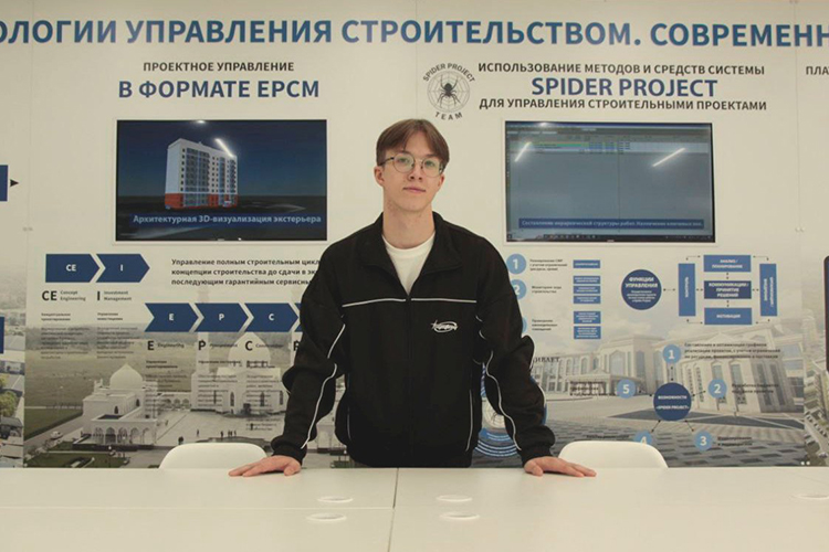 Джамаль Мингарипов — победитель олимпиад по химии, ЕГЭ по химии 99 баллов, спортивный гимнаст, играет на пианино. Поступил на профиль Экспертиза и управление недвижимостью (направление «Строительство»).