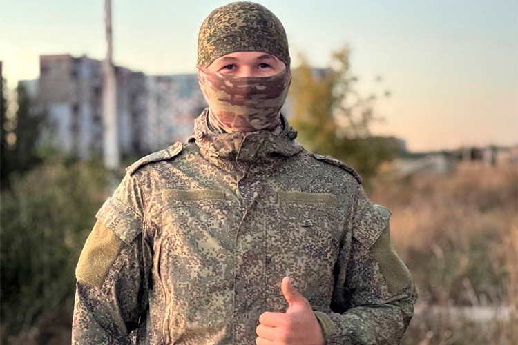 Сопровождал нас участник тех боев кавалер двух Георгиевских крестов III и IV степени и медали «За отвагу», боец татарстанского 430-го мотострелкового полка с позывным «Монгол»