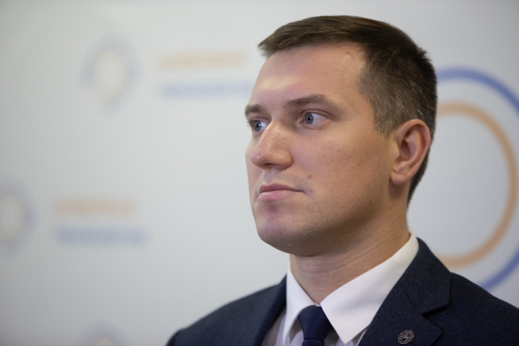 В самом министерстве Начвина ценят за глубокое погружение во все процессы, самоотдачу, неконфликтность и разумность требований, в бизнес-секторе и смежных ведомствах — за харизму, открытость, ум и мотивированность
