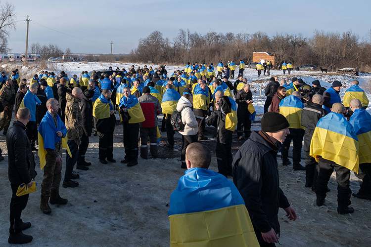 «На Украине система по отлову рекрутов работает достаточно эффективно. При том что мотивированных и упоротых бандеровцев там серьезно поубавилось, но те, которые выжили за минувшие 3,5 года, представляют собой с точки зрения боевого искусства очень неплохую силу»