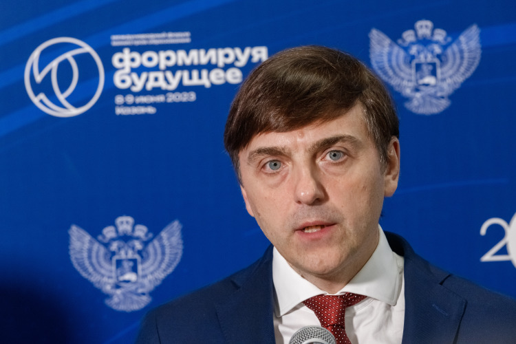 Сергей Кравцов: «Мы планируем расширить эксперимент [с упрощенной сдачей основного государственного экзамена] <span style="color: rgb(36, 36, 36);">по количеству регионов и его продлить, потому что сложно говорить о каких-то серьезных результатах по итогам одного года» </span>