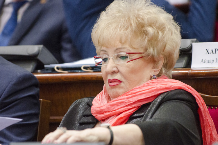  Нэлла Прусс замечает, что в колледже студентов так или иначе подтягивают, дают им «достаточно крепкие» знания, на которые можно дальше опираться и продолжить обучение в вузе 