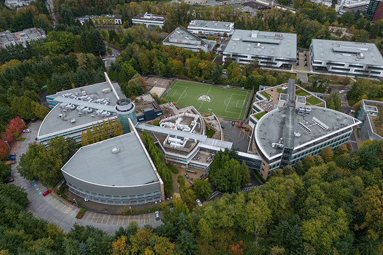 Крупнейший независимый издатель видеоигр Electronic Arts продан консорциуму инвесторов за $55 млрд. В группу покупателей вошли Суверенный фонд Саудовской Аравии, Silver Lake и Affinity Partners Джареда Кушнера
