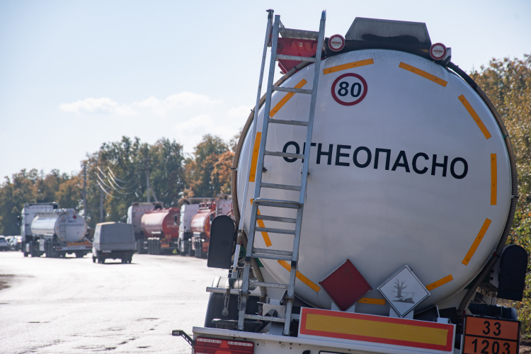 «Надо смотреть, чем закончится СВО. Прежнего масштаба присутствия на европейском рынке у нас уже не будет даже на горизонте десятилетий. Этого просто никто не допустит, потому что обеим сторонам болезненно дался уход с их рынка наших поставщиков»