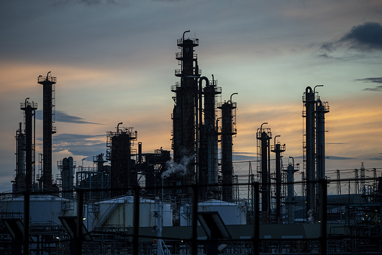 «Ударили по нефтянке беспилотники гораздо больше и санкции. В последние месяцы в производстве нефтепродуктов ситуация весьма сложная. В основном они ухудшат, естественно, внутреннюю конъюнктуру»