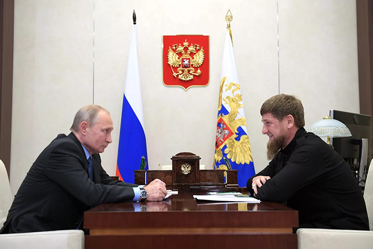 Благодарит Путина и глава Чечни Рамзан Кадыров. Он подчеркнул, что в республике никогда не забудут, «как он протянул руку помощи в самые тяжелые для народа времена»