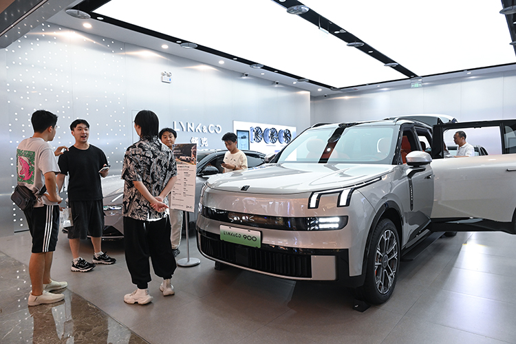 Образ Lynk & Co 900 — это смесь британского Range Rover и китайского земляка Li L9