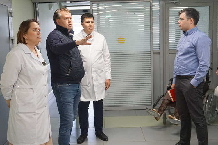 Новоиспеченный министр умеет находить общий язык с подчиненными, уговаривать, убеждать, а не ломать об колено