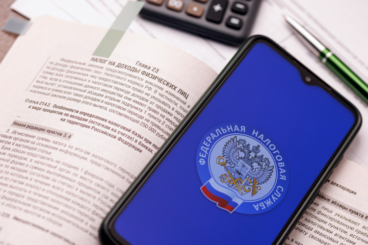 Резко увеличится поступление налога на доходы физических лиц, которое прогнозируется на уровне 165,4 млрд– на 35,2 млрд рублей больше, чем в 2025-м