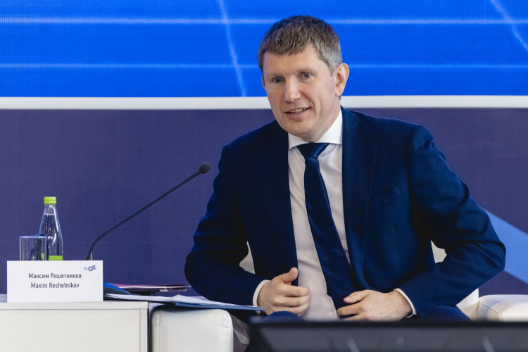Максим Решетников: «Правительство обещало не трогать вопросы института самозанятых 10 лет. 10 лет заканчиваются в 2028 году. Поэтому надо уже сейчас приступать к обсуждению: что дальше? Вопрос нужно решать в том числе и по индивидуальным предпринимателям»