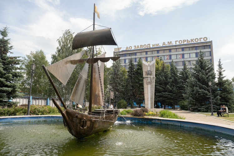 «Завод им. Горького оснащен необходимым технологическим оборудованием для строительства судов длиной 140 м, располагает достаточным количеством рабочих по всем судостроительным профессиям. Возможно, слово теперь за правительством Татарстана»