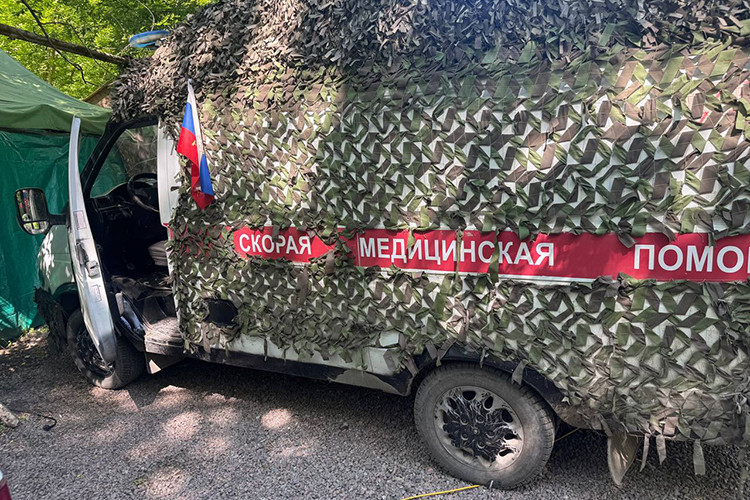Чтобы как-то спасти технику, бойцы стали придумывать защиту. Так появились «мангалы» — решетки, которые обваривались вокруг машины, а между ними натягивалась сетка рабица Чтобы как-то спасти технику, бойцы стали придумывать защиту. Так появились «мангалы» — решетки, которые обваривались вокруг машины, а между ними натягивалась сетка рабица
