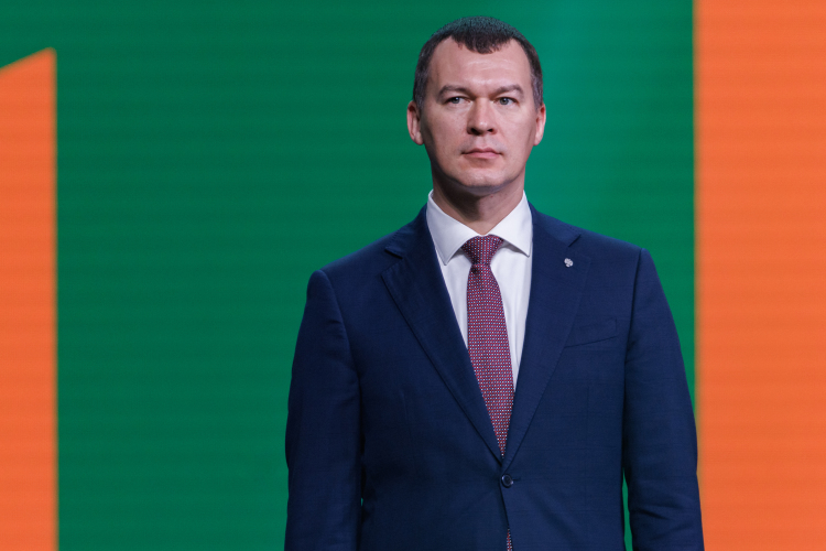 Дегтярев, выступая перед залом, обратился к татарстанской делегации — министру Владимиру Леонову и ректору Поволжского университета спорта Рафису Бурганова — и дал им лестную характеристику