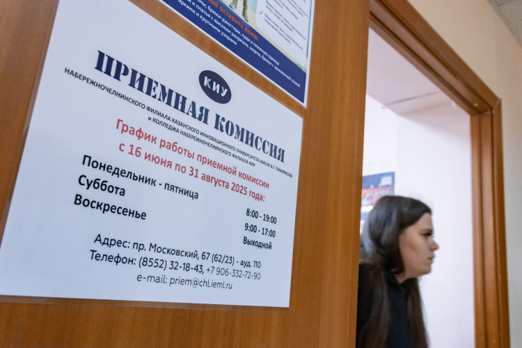 Главной мишенью для сокращения, судя по всему, станут такие направления, как «экономика и управление» и «юриспруденция», которыми вузы десятилетиями «затыкали» бюджетные дыры