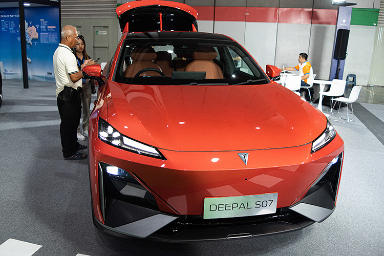 Концерн Changan, уже зарекомендовавший себя в России, вывел также свой новый бренд — Deepal. Первая ласточка новой марки — Deepal S07