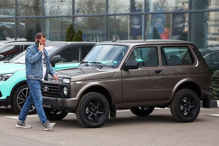 Продажи легковых автомобилей LADA на российском рынке в январе – сентябре 2025 года снизились на 24,9% до 237,7 тыс. единиц
