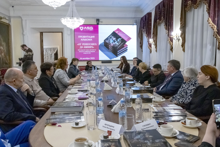 Издание, концептуально представляющее Дворец изящных искусств ASG во всей полноте его интерьеров и коллекций, было презентовано президенту Союза российских музеев во время официального открытия выставки