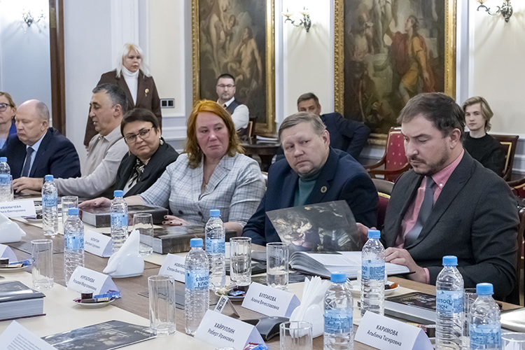 Дмитрий Катаргин (второй справа): «Все-таки меня больше впечатлил первый этап, который длился с февраля 2012 года по 1 июля 2013 года. Этот период стал фундаментальным для изменения общественного отношения к старинным зданиям города»
