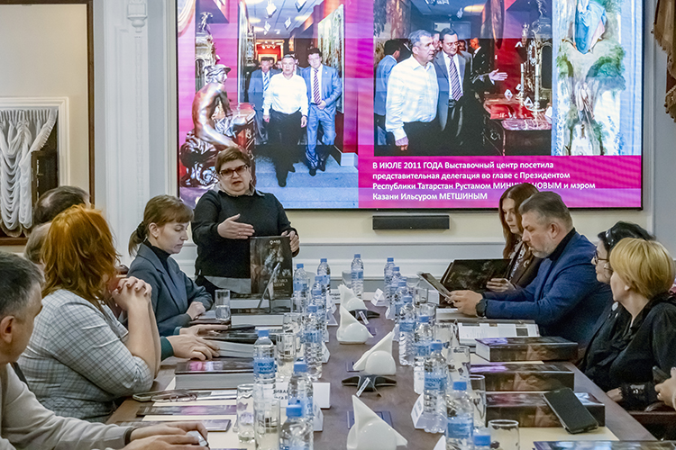 Организаторы мероприятия вспоминали, как зарождалась идея Дворца, и высказали благодарность в адрес раиса и государственного советника республики, мэра Казани