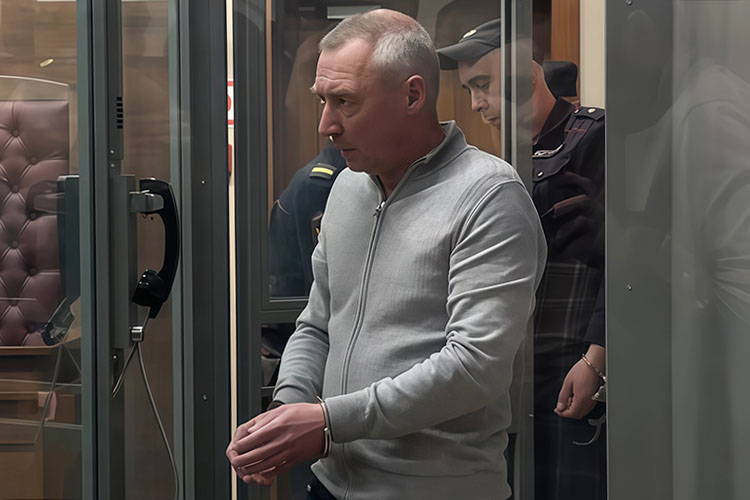 Шевырев-старший в суде держался увереннее, без лишних эмоций, слез и дрожи в голосе