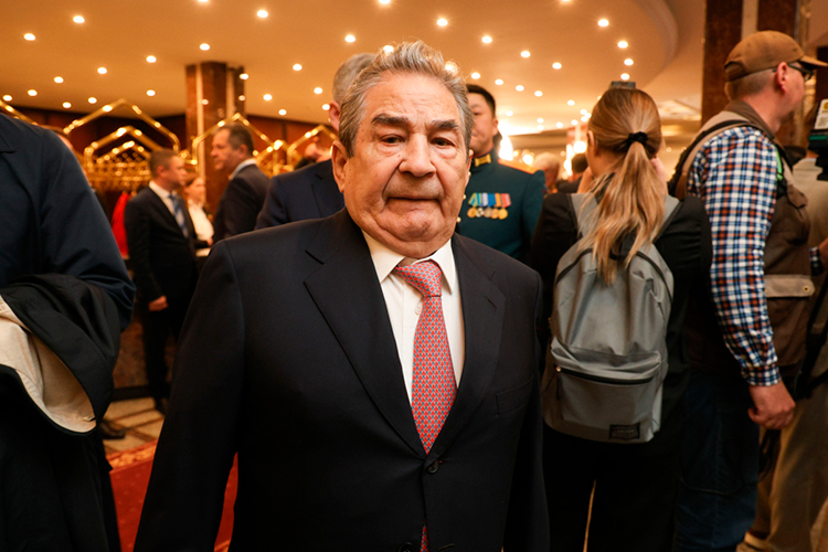 Член совета директоров «Татнефти» Шафагат Тахаутдинов опускается на 8-е место в рейтинге. Связанный с ним холдинг «ТаграС» еще в прошлом году столкнулся со сложностями
