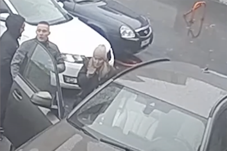 «В СМИ пишут, что она позвонила мне. Это неправда. [Сразу после нападения] она позвонила Ивану. Он сразу поехал к ней. Потом он позвонил моему мужу [Станиславу], и именно тот вызвал скорую и поехал потом следом за ними»