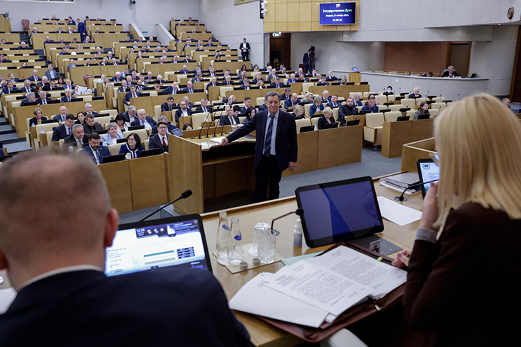 Глава бюджетного комитета Госдумы Андрей Макаров заявил, что времени, предусмотренного для вступления в силу предлагаемых мер, «может оказаться недостаточно» для адаптации бизнеса к новым правилам