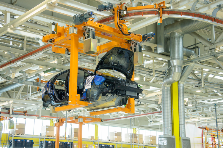 Отдельно в санкционный список внесли одного из крупнейших резидентов елабужской ОЭЗ — компанию «Соллерс Алабуга». Не секрет, что на предприятии налажена крупноузловая сборка ряда моделей с азиатскими «корнями» Отдельно в санкционный список внесли одного из крупнейших резидентов елабужской ОЭЗ — компанию «Соллерс Алабуга». Не секрет, что на предприятии налажена крупноузловая сборка ряда моделей с азиатскими «корнями»