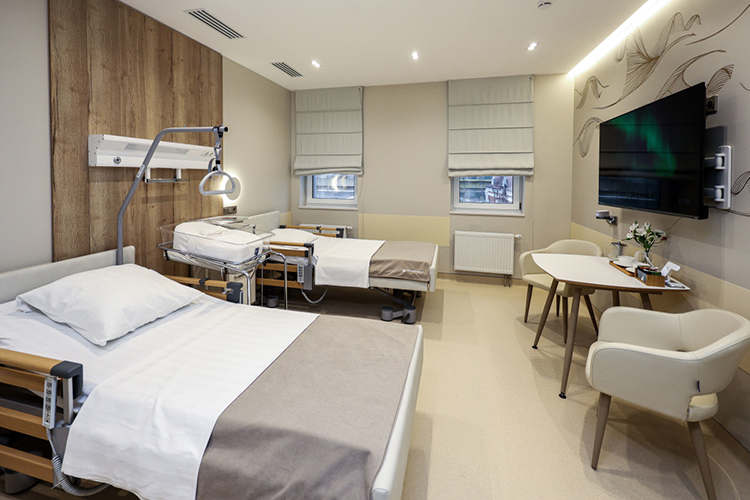 «Для нас было важно создать атмосферу, в которой роженице будет максимально комфортно и безопасно. В палатах предусмотрено все необходимое для мамы и малыша, включая отдельное спальное место для папы или другого родственника» «Для нас было важно создать атмосферу, в которой роженице будет максимально комфортно и безопасно. В палатах предусмотрено все необходимое для мамы и малыша, включая отдельное спальное место для папы или другого родственника»