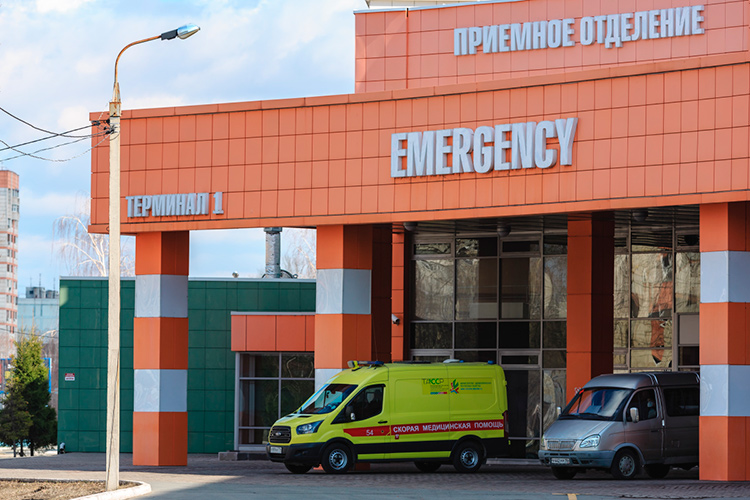 Собеседники из отрасли медицины утверждают, что и РКБ, и горбольница №7 перегружены приемом неотложных пациентов: одно медучреждение тянет на себе все срочные и сложные случаи со всего Татарстана, другое — со всей Казани Собеседники из отрасли медицины утверждают, что и РКБ, и горбольница №7 перегружены приемом неотложных пациентов: одно медучреждение тянет на себе все срочные и сложные случаи со всего Татарстана, другое — со всей Казани