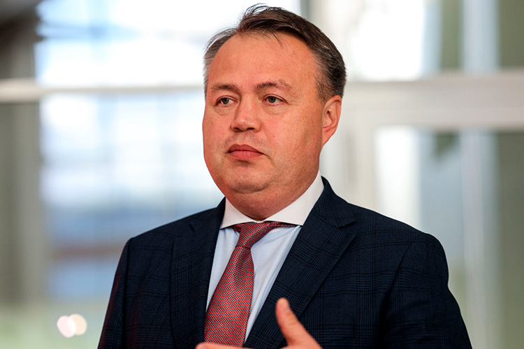 Как у первого зама у Абашева были постоянные контакты с федеральной властью, но они решали узкие задачи. Сейчас он в новой роли, и налаживать мосты придется совсем на другом уровне, что не так-то просто Как у первого зама у Абашева были постоянные контакты с федеральной властью, но они решали узкие задачи. Сейчас он в новой роли, и налаживать мосты придется совсем на другом уровне, что не так-то просто