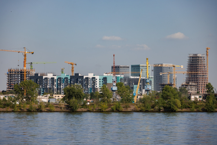 Скоростная многополосная дорога вдоль берега Волга в центре Казани входит в противоречие с взятым городскими градостроителями вектором на развитие связей города с прибрежными территориями, реновацией Новой Портовой и реализацией концепции развития водной инфраструктуры «Казань — город на воде» Скоростная многополосная дорога вдоль берега Волга в центре Казани входит в противоречие с взятым городскими градостроителями вектором на развитие связей города с прибрежными территориями, реновацией Новой Портовой и реализацией концепции развития водной инфраструктуры «Казань — город на воде»