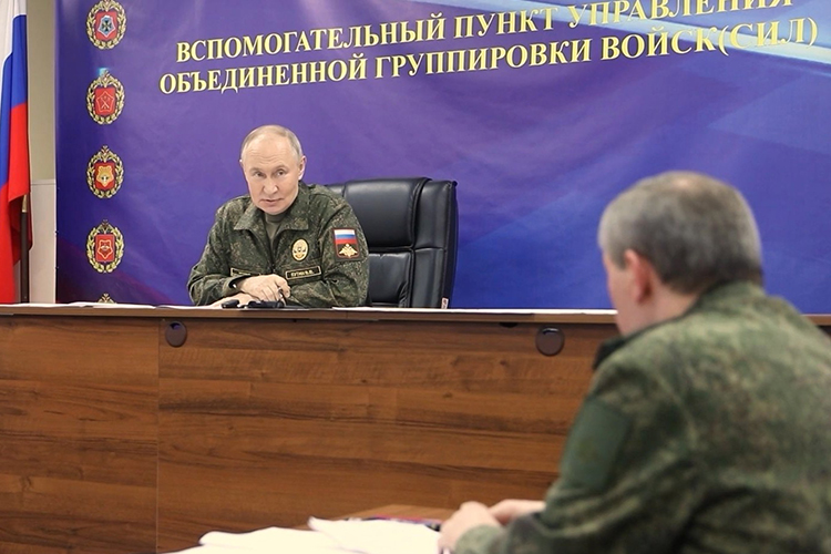 Накануне Путин собрал совещание в пункте управления Объединенной группировкой войск и раскрыл карты. Испытывали не только поставленные на вооружение ракеты, но и перспективные образцы Накануне Путин собрал совещание в пункте управления Объединенной группировкой войск и раскрыл карты. Испытывали не только поставленные на вооружение ракеты, но и перспективные образцы