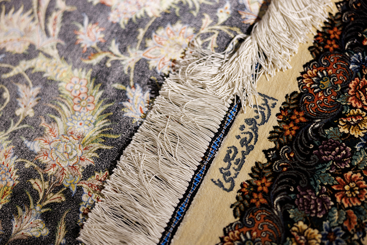 «Иногда за месяц продаем два персидских ковра, иногда 20» «Иногда за месяц продаем два персидских ковра, иногда 20»