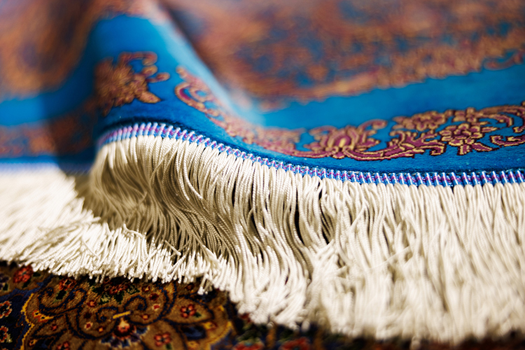 «У ручных ковров нити идут от начала и до конца ковра, как арматура» «У ручных ковров нити идут от начала и до конца ковра, как арматура»