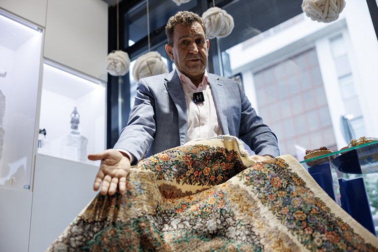 Амир Мусави, Persepol: «Через 15 лет не останется никого, кто умеет ткать ковры»