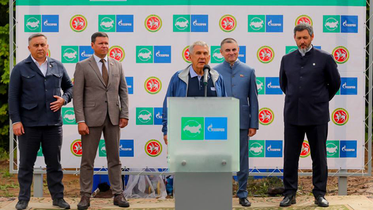 «Благодаря нашей работе и поддержке Раиса Татарстана Рустама Нургалиевича [Минниханова] их [предприятий ЖКХ] задолженность планомерно снижается»