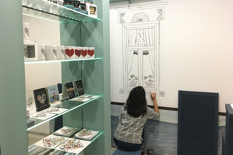 «Мы задумались о создании собственной сувенирной студии, в котором и интерьер, и весь мерчандайзинг был бы гармоничен» «Мы задумались о создании собственной сувенирной студии, в котором и интерьер, и весь мерчандайзинг был бы гармоничен»