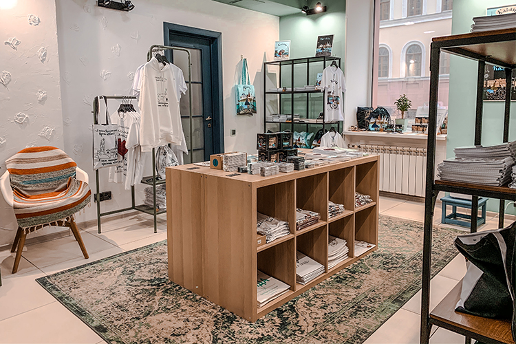 «В первое время товаров было мало, зато у человека не разбегались глаза в попытках выбрать что-то»