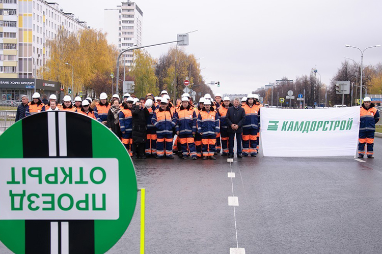 Долги перед компаниями возникли в связи с тем, что «Камдорстрой» арендовал у контрагентов механизмы и приобретал барьерные металлические ограждения, но расплатиться вовремя не смог Долги перед компаниями возникли в связи с тем, что «Камдорстрой» арендовал у контрагентов механизмы и приобретал барьерные металлические ограждения, но расплатиться вовремя не смог