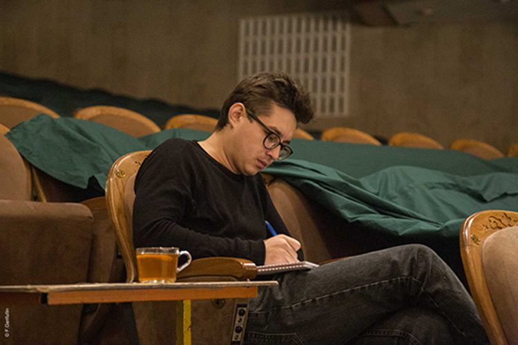 «При наличии хорошей труппы и знания каждого софита в этом пространстве, артисты очень гармонично с ним сольются. Айдару должно в этом смысле быть легче» «При наличии хорошей труппы и знания каждого софита в этом пространстве, артисты очень гармонично с ним сольются. Айдару должно в этом смысле быть легче»