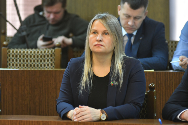 Удалось исправить свое положение депутату Набережночелнинского горсовета V созыва Татьяне Мухиной. Еще три года назад ее долг составлял 5,5 млн рублей, 2,5 млн из которых она задолжала Банку ВТБ по кредиту, взятому на покупку квартиры Удалось исправить свое положение депутату Набережночелнинского горсовета V созыва Татьяне Мухиной. Еще три года назад ее долг составлял 5,5 млн рублей, 2,5 млн из которых она задолжала Банку ВТБ по кредиту, взятому на покупку квартиры