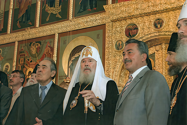 «Алексию говорю: «Теперь давайте икону в Казань». Он отвечает: «Камиль, икона будет находиться в моей придомовой церкви, никто к ней не будет прикасаться. А когда ты отреставрируешь храм, где она будет храниться, я привезу ее в Казань»