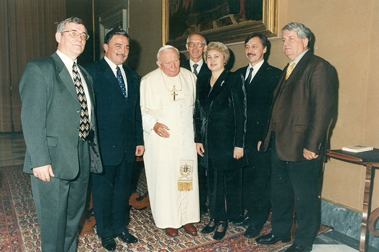 «Пять человек было в составе делегации. Мы делаем общую фотографию, и на этом встреча закончилась»