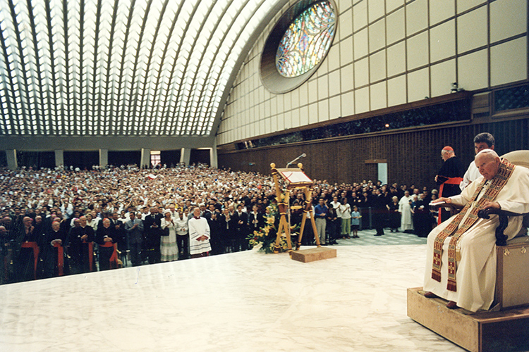 «Иоанн Павел II меня приглашает в Ватикан на литургию прощания с иконой. Психологически очень тяжелое мероприятие было, папа прощался с иконой со слезами на глазах»