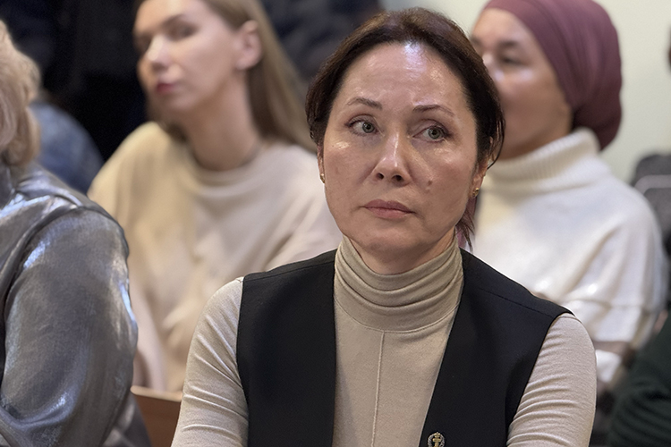 Сначала суд установил личности подсудимых, а затем Барлева заявила отвод судье Сначала суд установил личности подсудимых, а затем Барлева заявила отвод судье