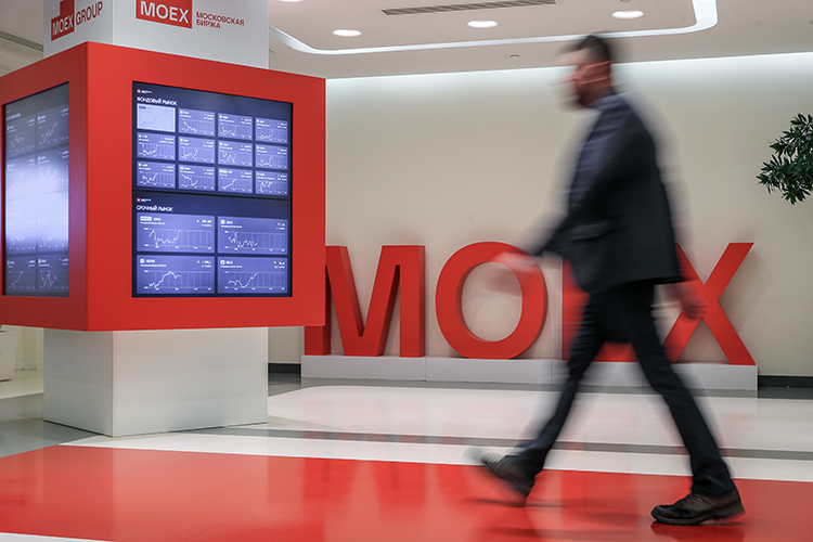 «Считают, что будет хуже. И все – выводят деньги!»: фондовый рынок в «идеальном шторме»